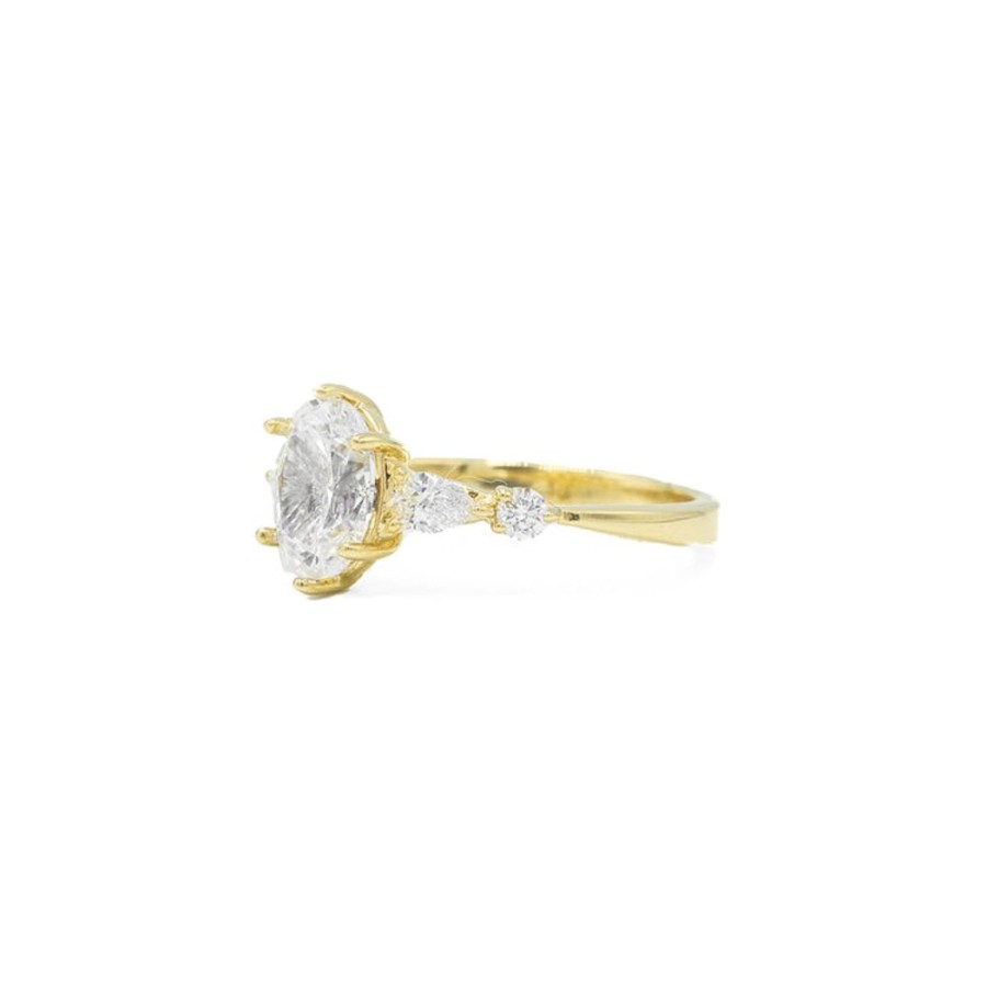 Classic Bridal Parade | 14Ky Oval-Cut & Pear-Shaped Side Diamond Ring