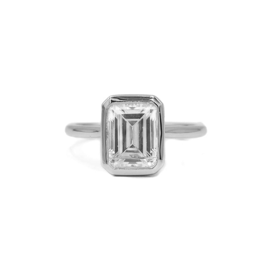 Classic Bridal Malka Diamonds | Platinum Emerald-Cut Diamond Bezel Ring