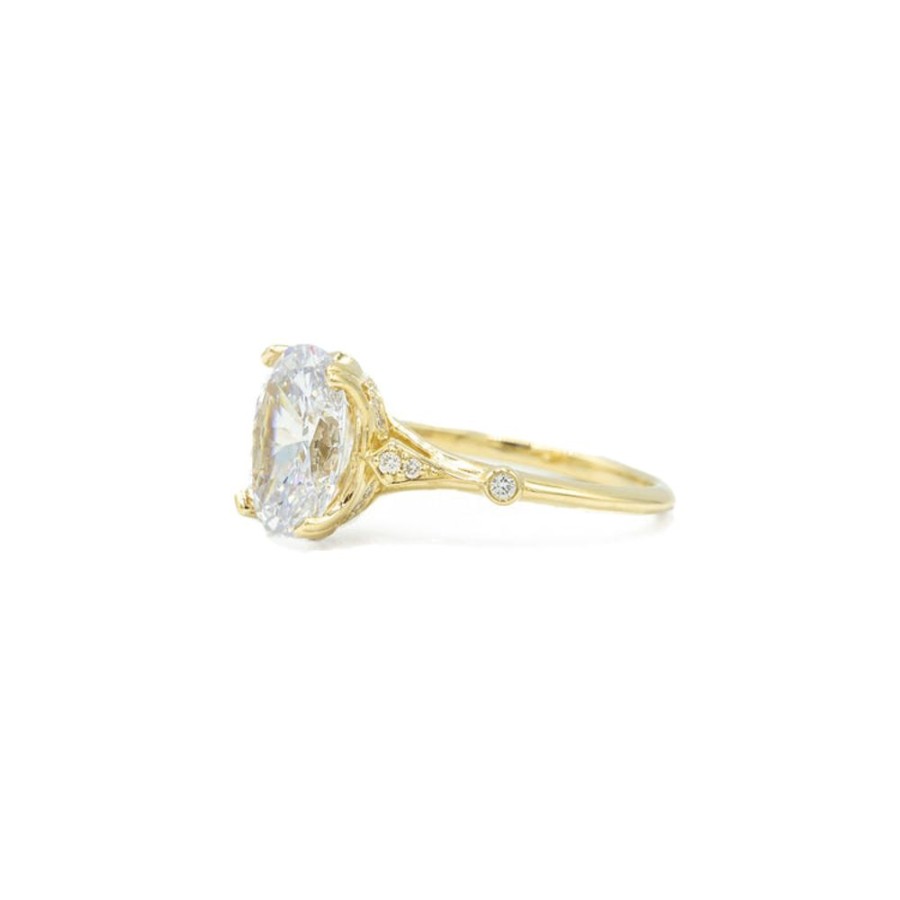 Classic Bridal Parade | 14Ky Oval-Cut Kite Cathedral Diamond Ring