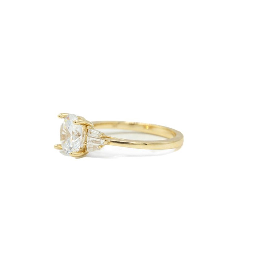 Classic Bridal Parade | 14Ky Round & Baguette Deco-Inspired Diamond Ring