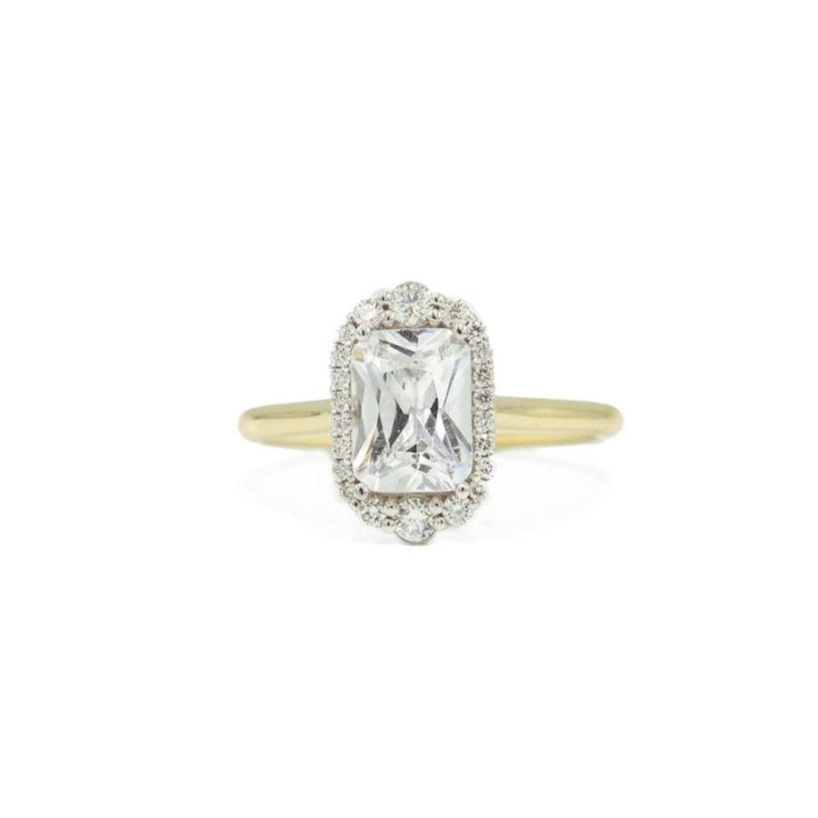 Classic Bridal Malka Diamonds | 14Ky Emerld-Cut Petal Halo Diamond Ring