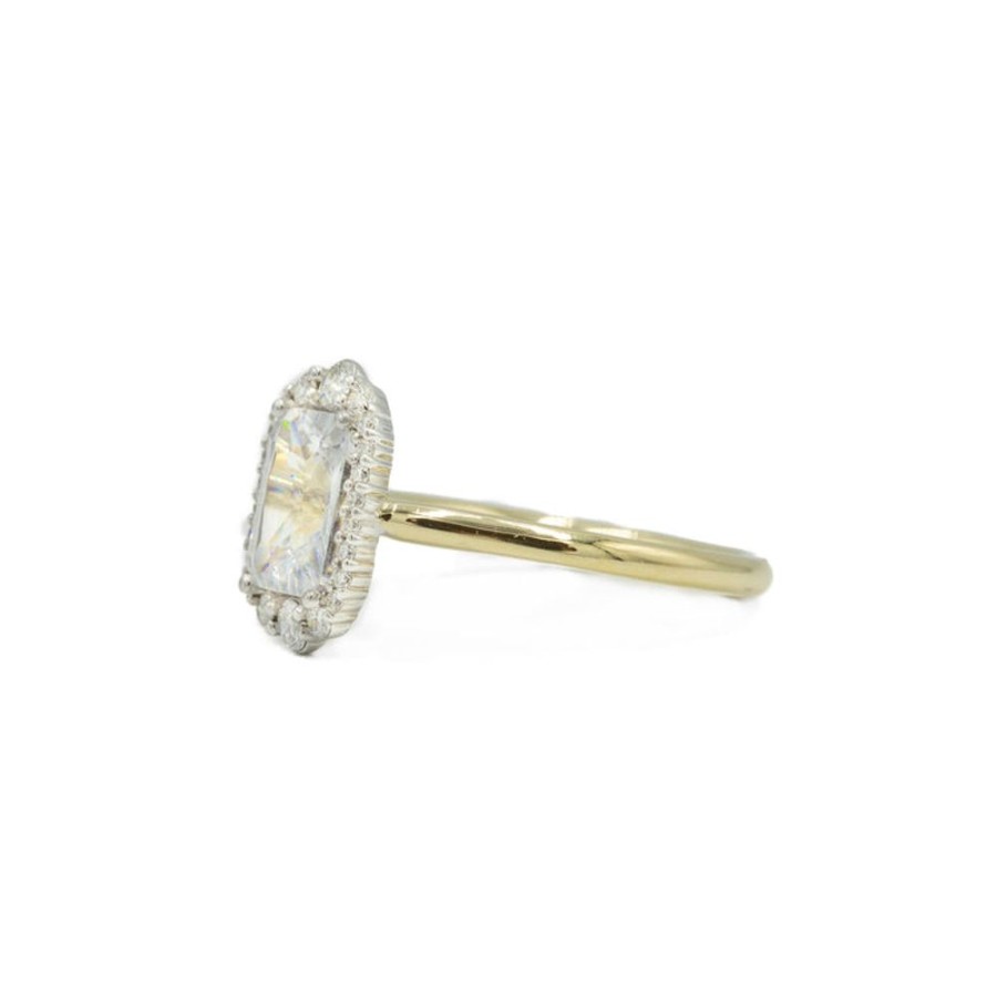 Classic Bridal Malka Diamonds | 14Ky Emerld-Cut Petal Halo Diamond Ring